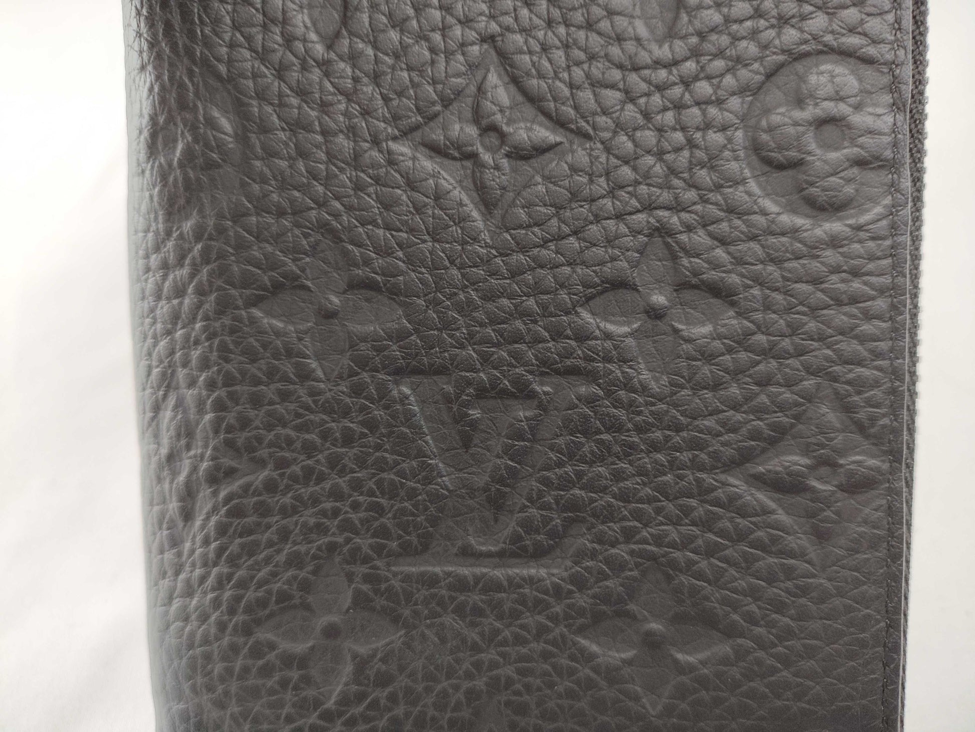 LOUIS VUITTON M 69047 Louis Vuitton Zippy Wallet Vertical Wallet