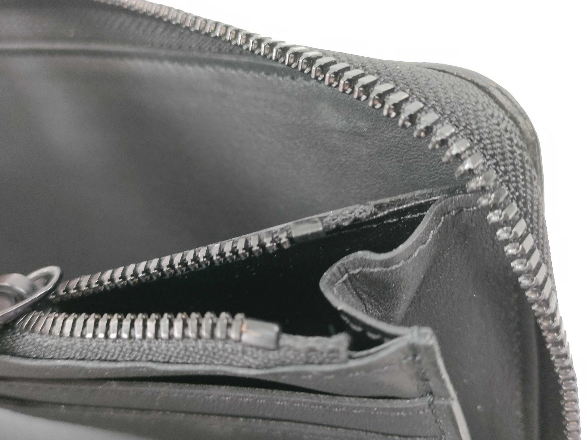 LOUIS VUITTON M 69047 Louis Vuitton Zippy Wallet Vertical Wallet