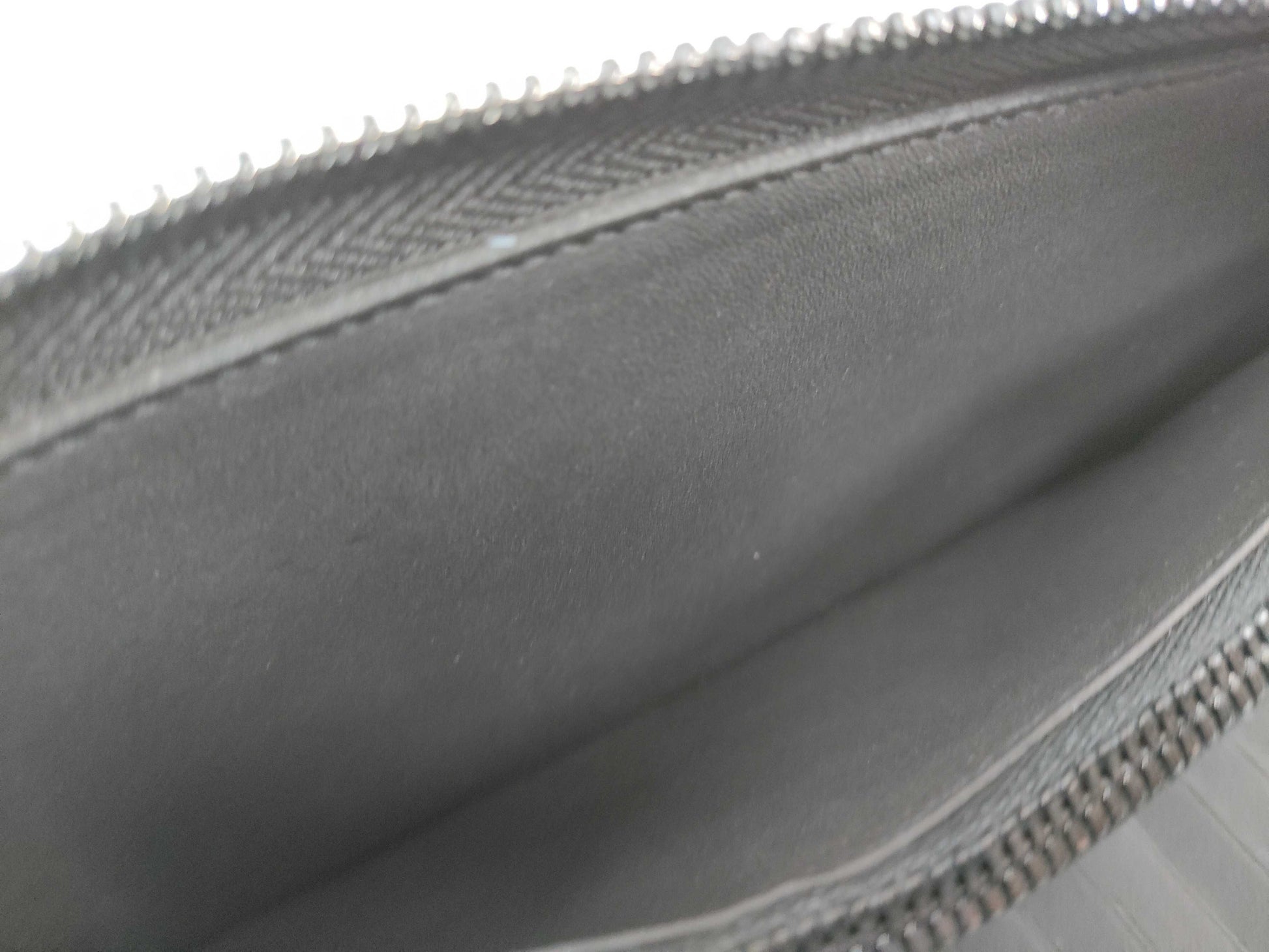LOUIS VUITTON M 69047 Louis Vuitton Zippy Wallet Vertical Wallet