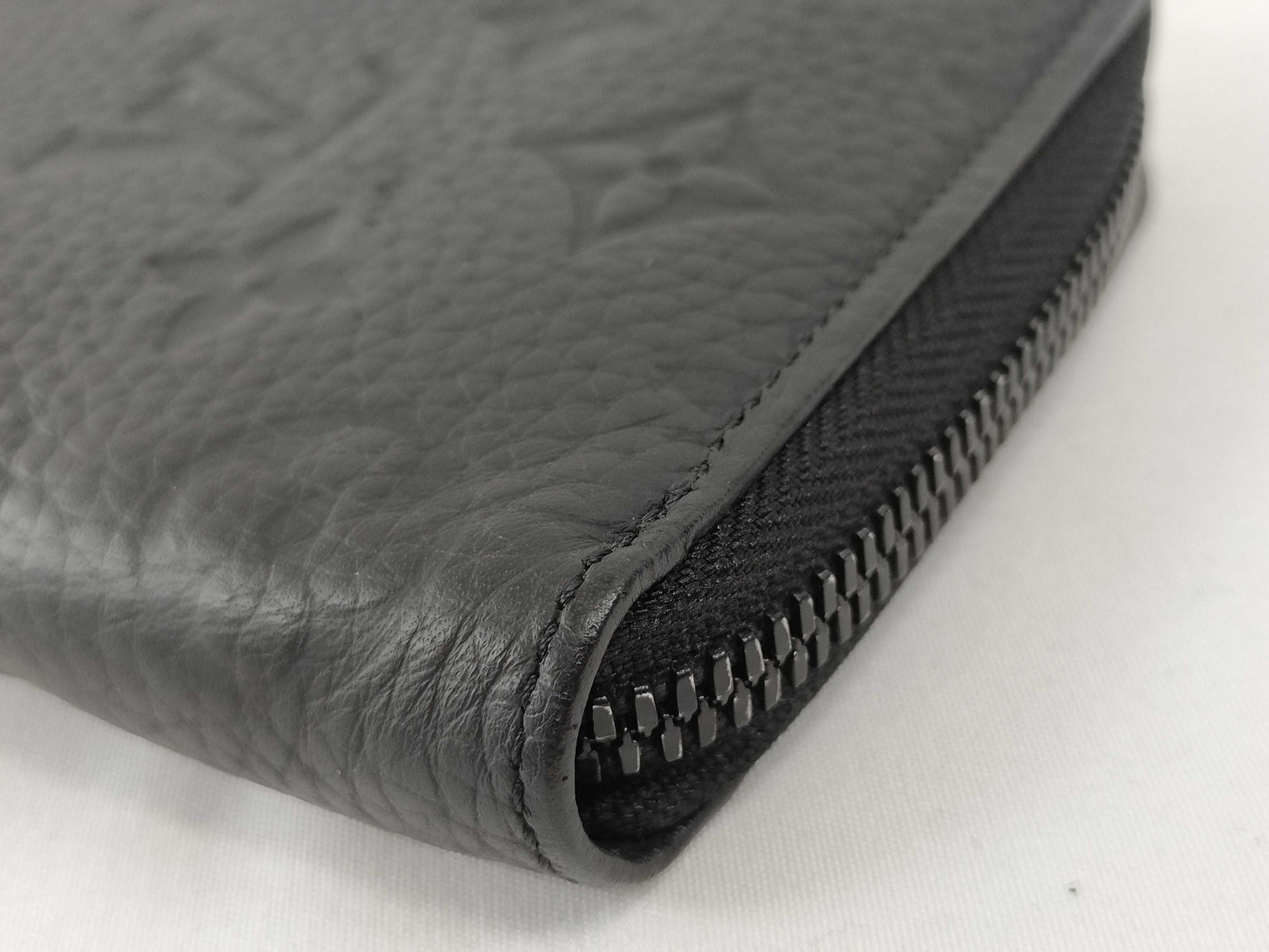 LOUIS VUITTON M 69047 Louis Vuitton Zippy Wallet Vertical Wallet
