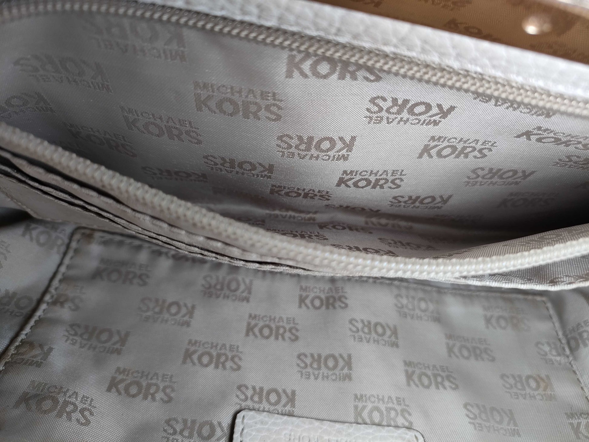 Michael Kors Michael Kors Pouch Leather Pouch