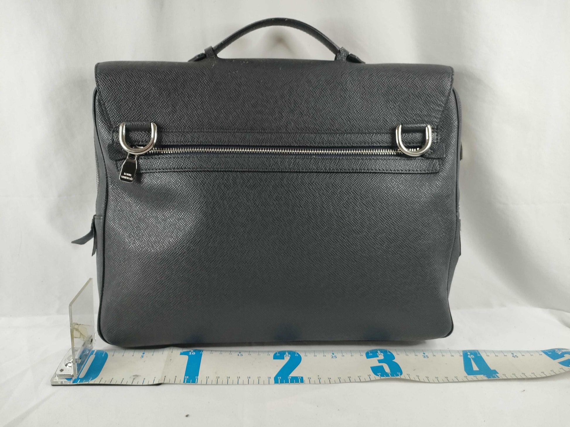 LOUIS VUITTON M32640 Taiga LOUIS VUITTON Business Bag Leather Business Bag
