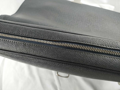 LOUIS VUITTON M32640 Taiga LOUIS VUITTON Business Bag Leather Business Bag
