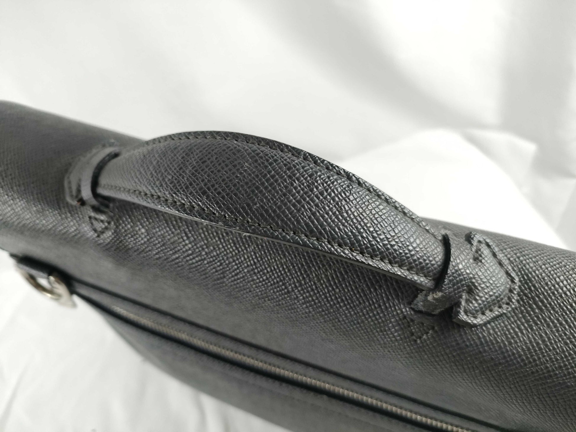 LOUIS VUITTON M32640 Taiga LOUIS VUITTON Business Bag Leather Business Bag