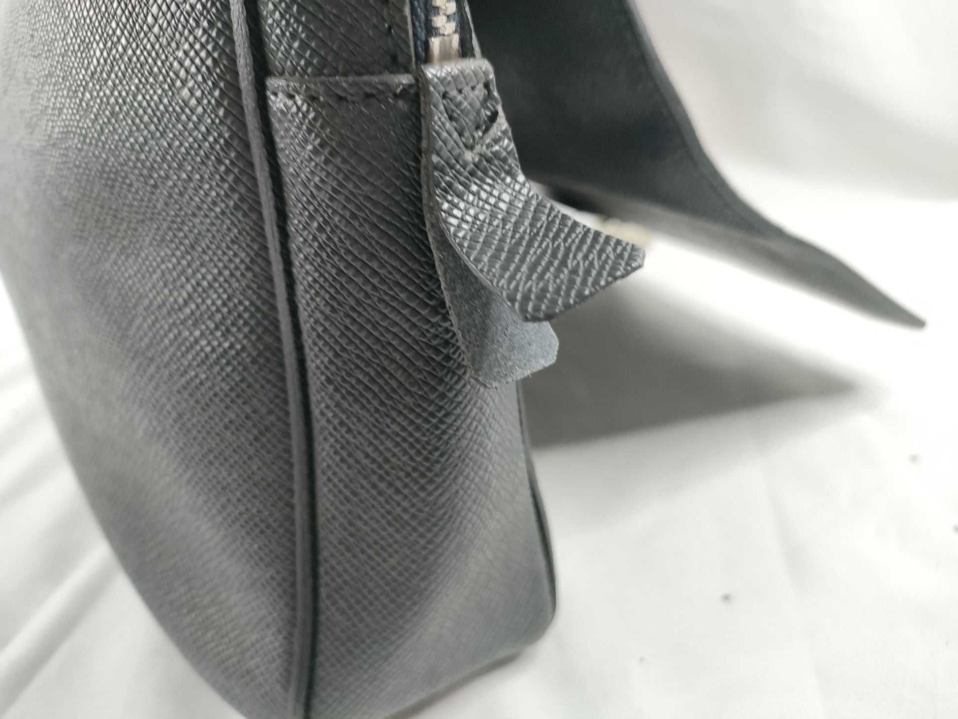 LOUIS VUITTON M32640 Taiga LOUIS VUITTON Business Bag Leather Business Bag