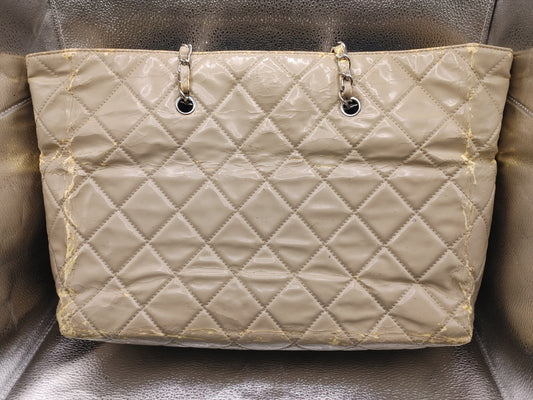 CHANEL Matelasse Chain Shoulder Bag with Seal 14667717, Includes Warranty Card and Bag, Beige Patent Leather Shoulder Bag