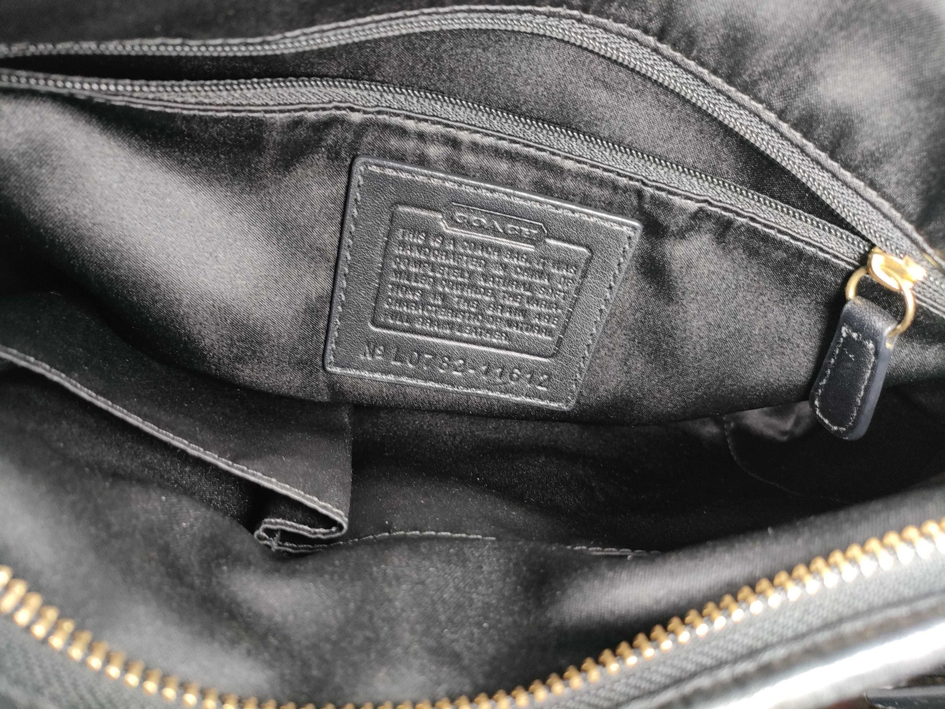 COACH shoulder bag in black calf leather