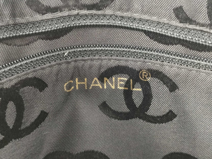CHANEL Chevron Caviar Leather Chain Shoulder Bag in Black with Gold Hardware, 6877469, No. 6
