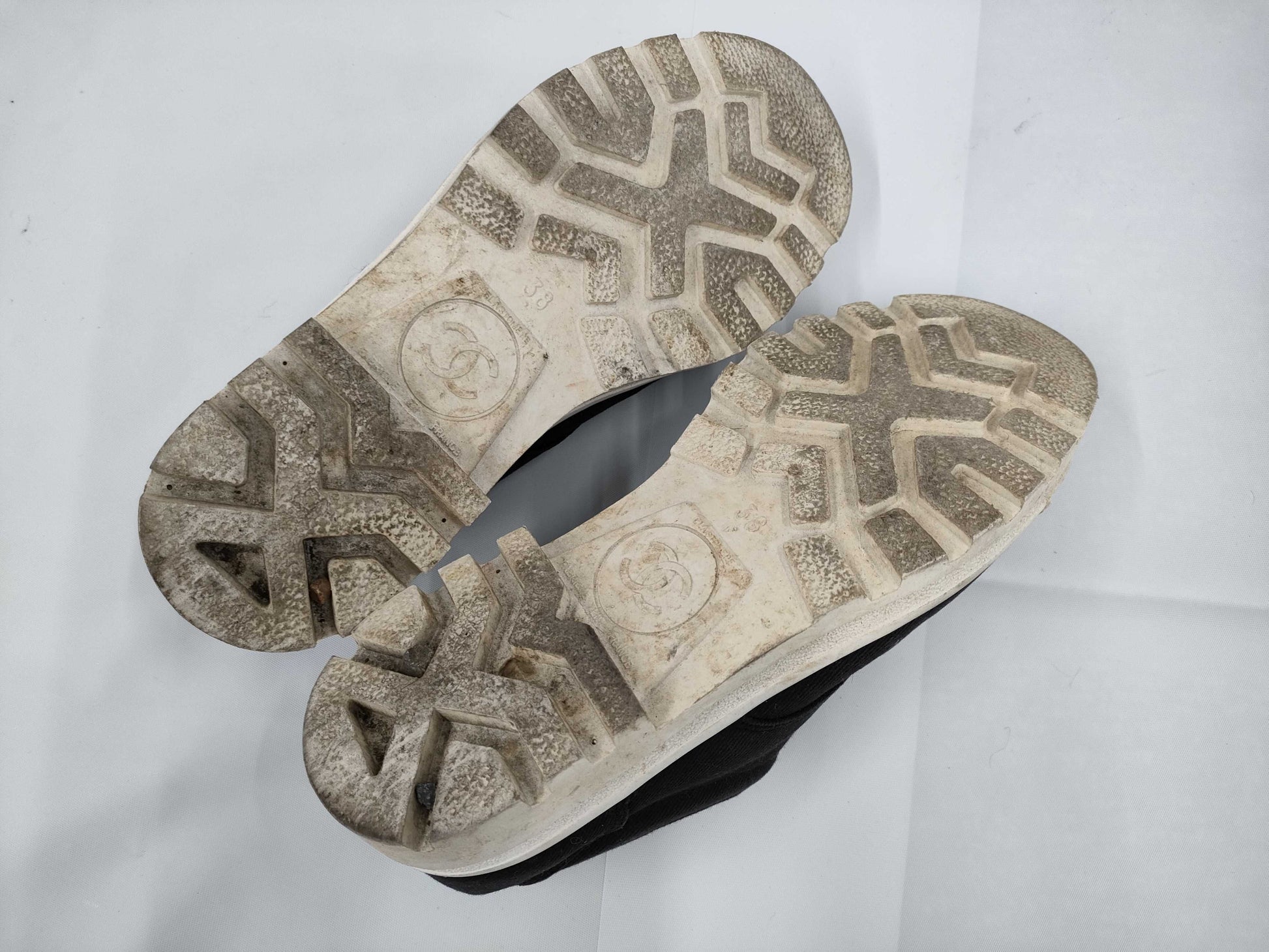 CHANEL Canvas/Rubber Sneakers, Black/White, #38