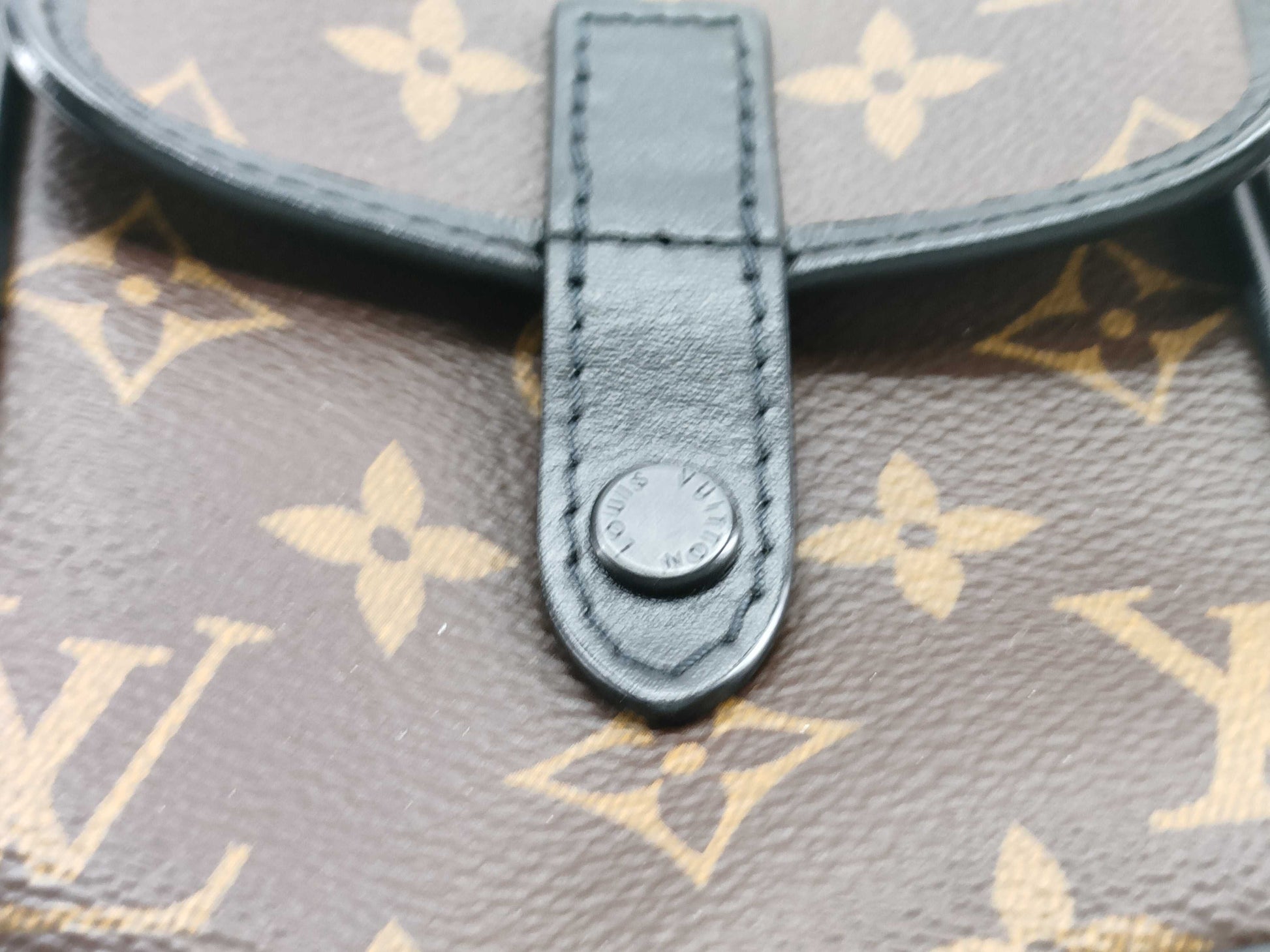 LOUIS VUITTON M69404 Louis Vuitton Macassar Christopher Wearable Wallet M69404 RFID Shoulder Bag