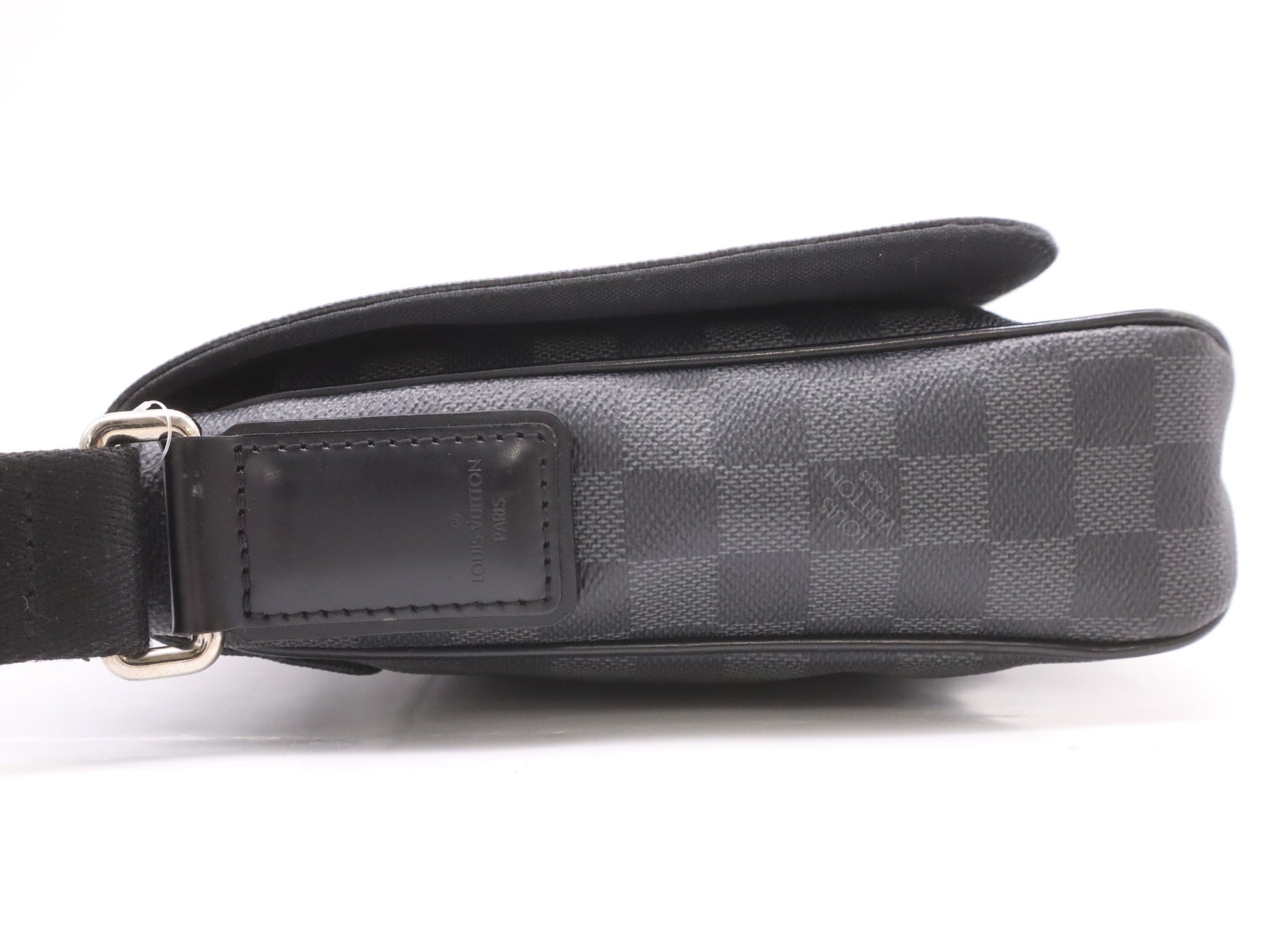 LOUIS VUITTON N41260? Damier Graphite District PM Shoulder Bag