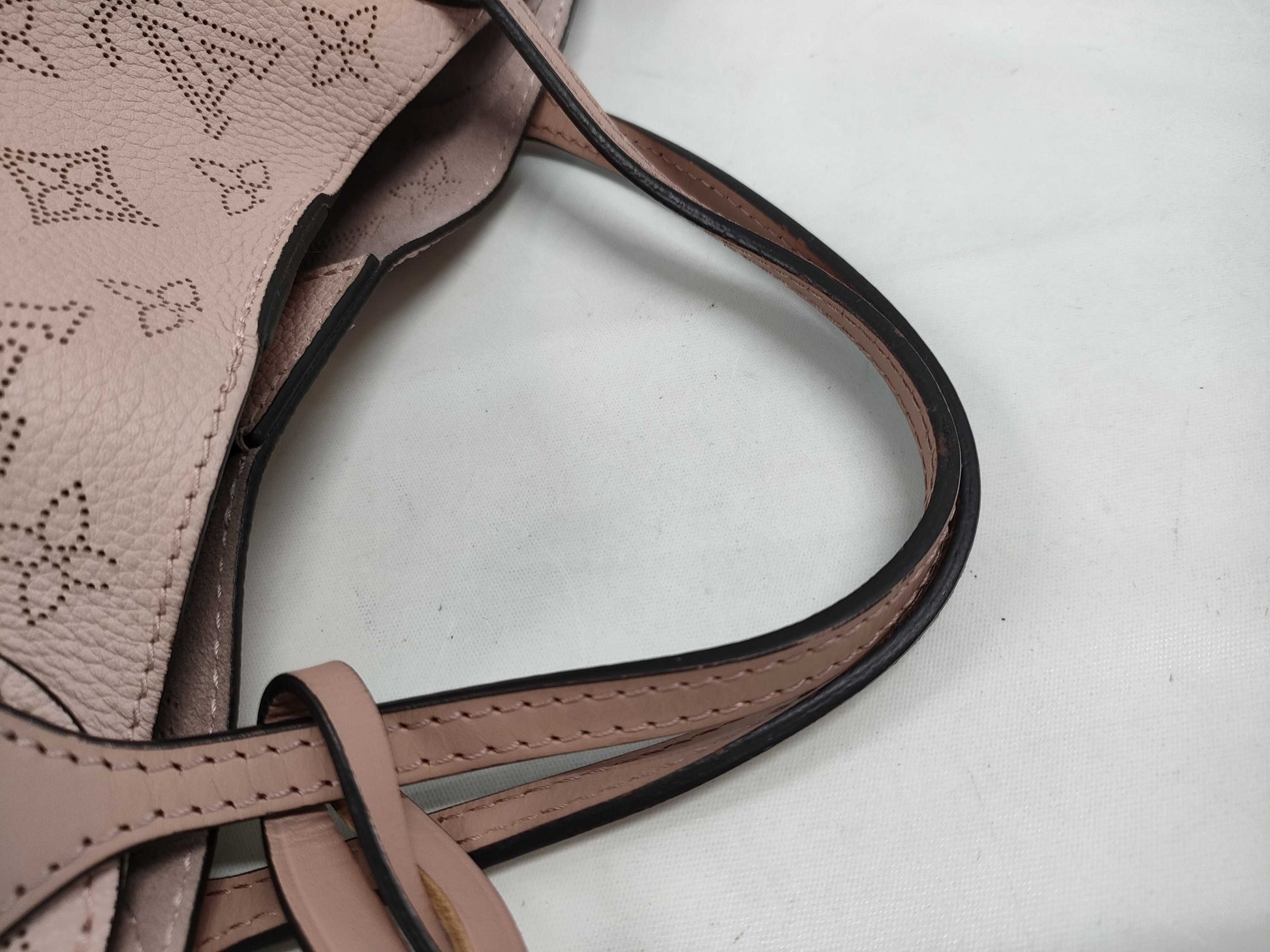 LOUIS VUITTON Hina PM 2-Way Handbag Monogram Mahina Magnolia M54353 DR3198 Pouch Shoulder Strap Handbag