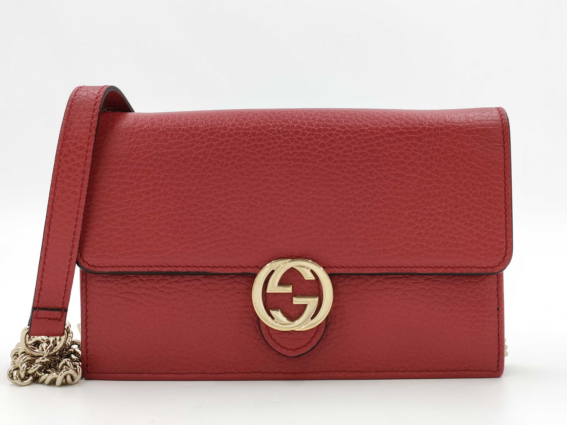 GUCCI Interlocking G Chain Shoulder Wallet in Red with Gold Hardware and Leather, 510314 203887 Shoulder Bag