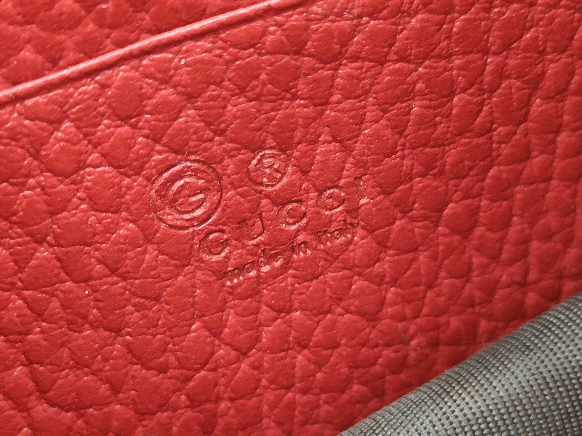 GUCCI Interlocking G Chain Shoulder Wallet in Red with Gold Hardware and Leather, 510314 203887 Shoulder Bag