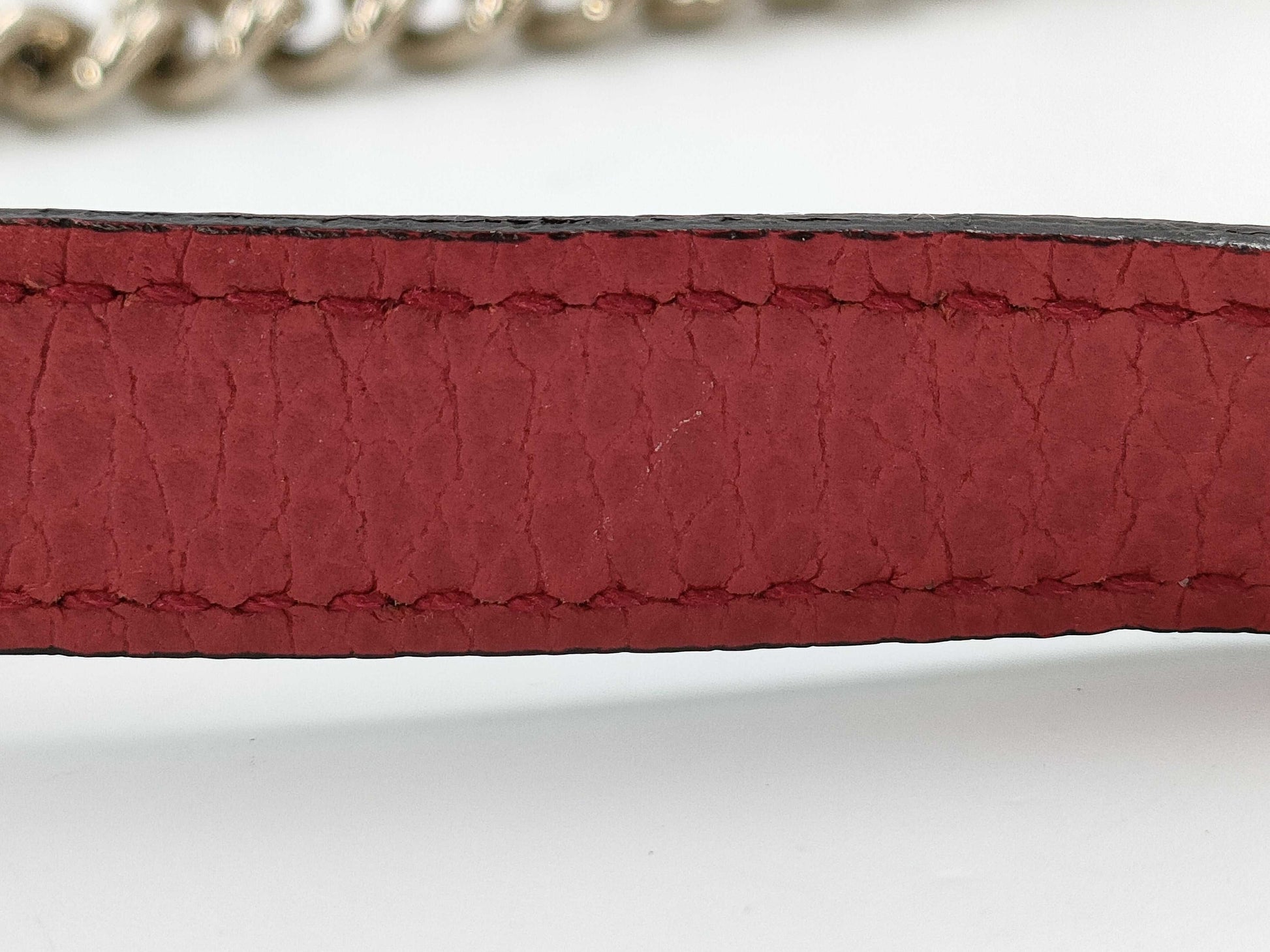 GUCCI Interlocking G Chain Shoulder Wallet in Red with Gold Hardware and Leather, 510314 203887 Shoulder Bag