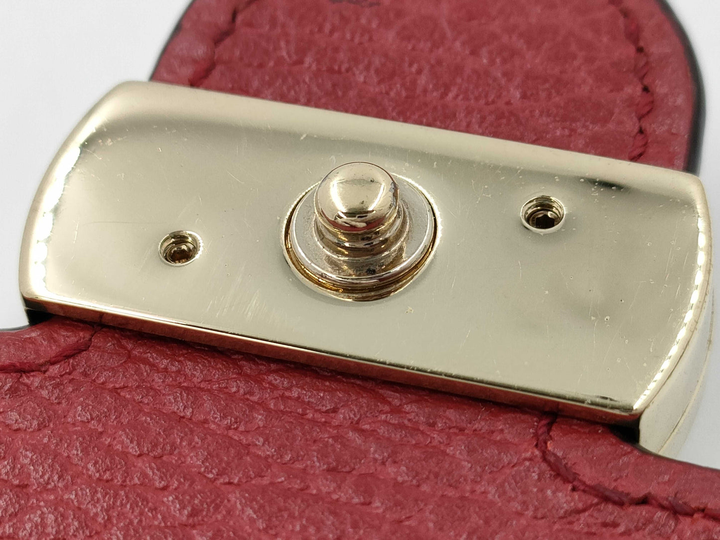 GUCCI Interlocking G Chain Shoulder Wallet in Red with Gold Hardware and Leather, 510314 203887 Shoulder Bag