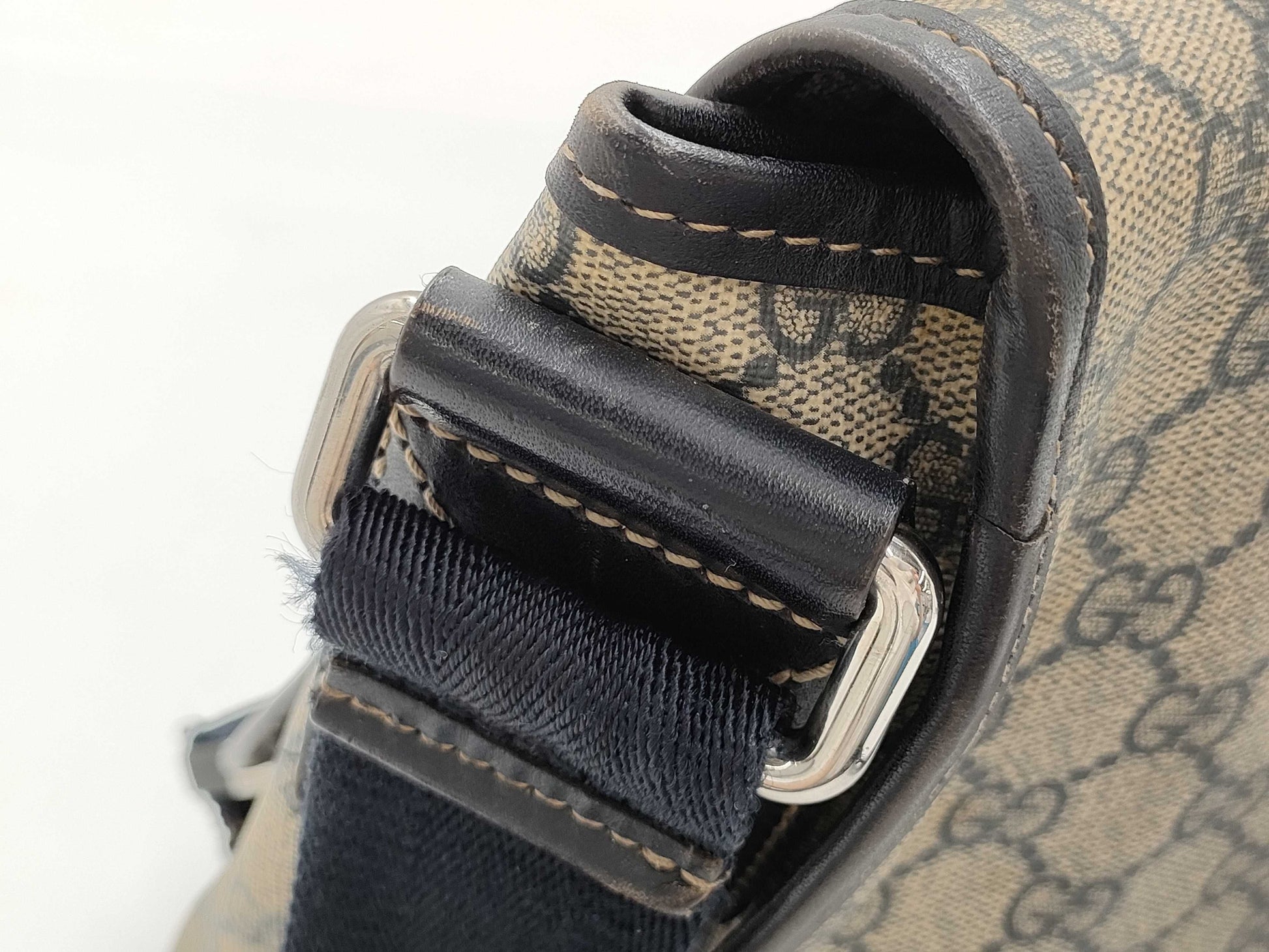 GUCCI GG Supreme Canvas Shoulder Bag in Beige PVC with Silver Hardware, 201732