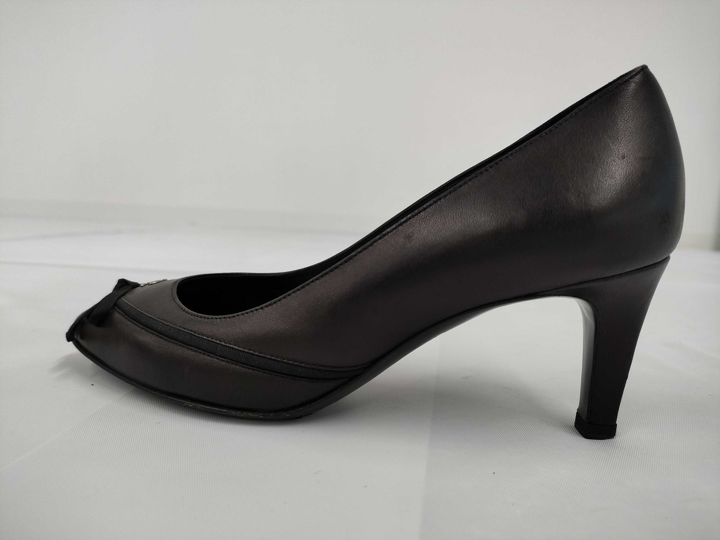 CHANEL Coco Mark Leather Pumps, Size 35C