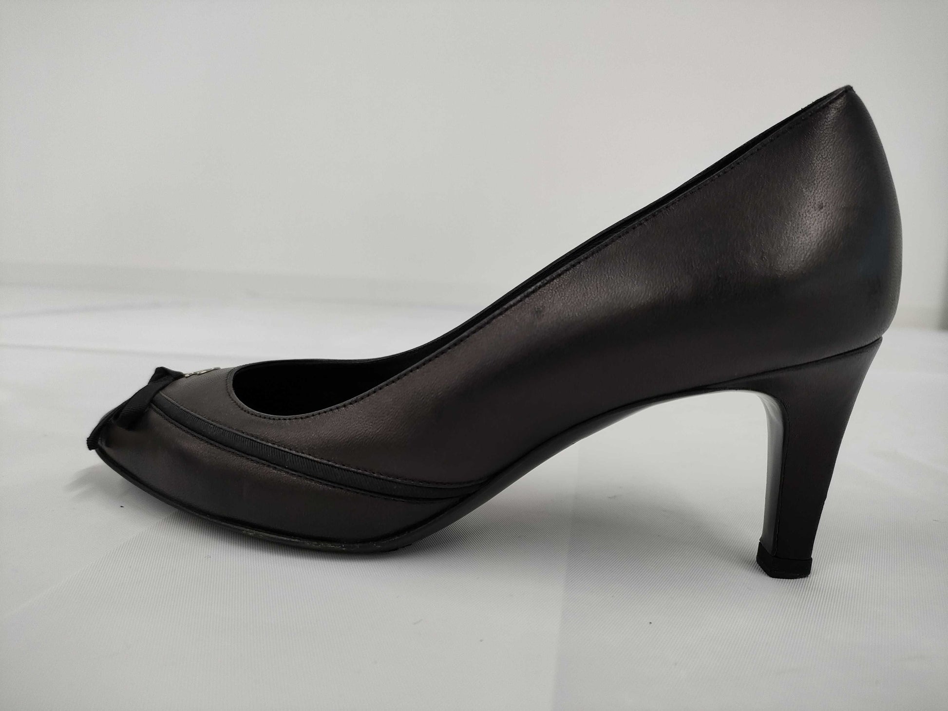 CHANEL Coco Mark Leather Pumps, Size 35C