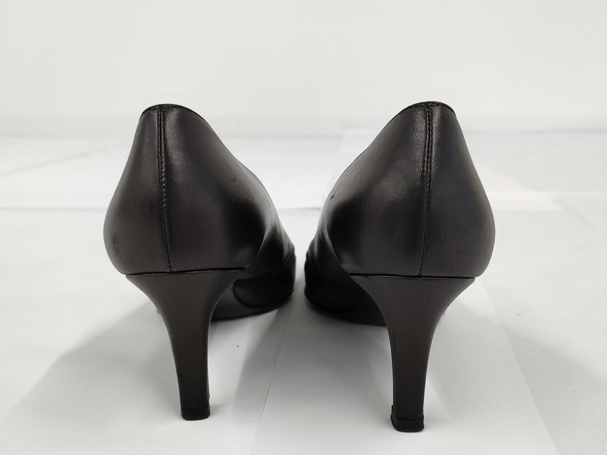 CHANEL Coco Mark Leather Pumps, Size 35C