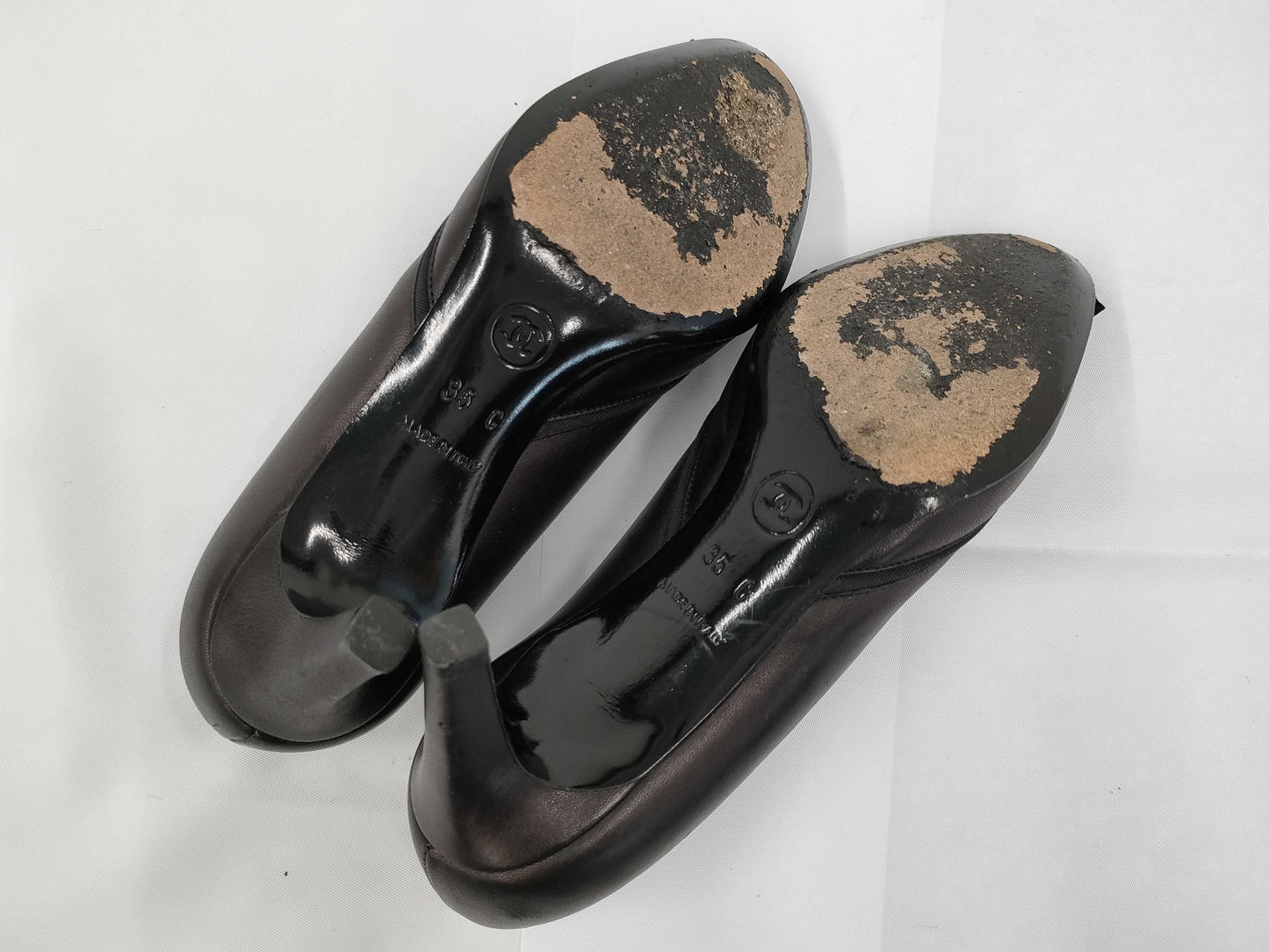CHANEL Coco Mark Leather Pumps, Size 35C