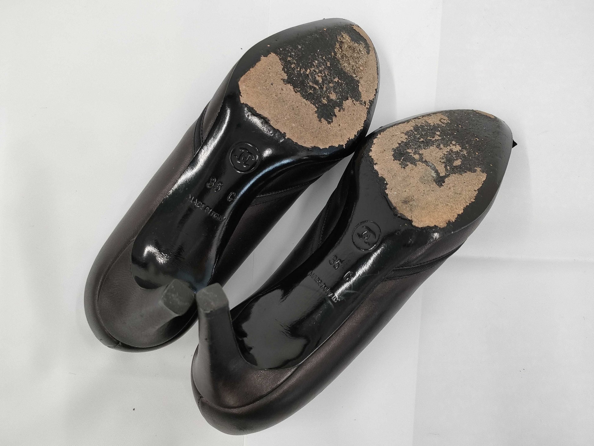 CHANEL Coco Mark Leather Pumps, Size 35C
