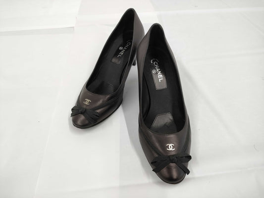 CHANEL Coco Mark Leather Pumps, Size 35C