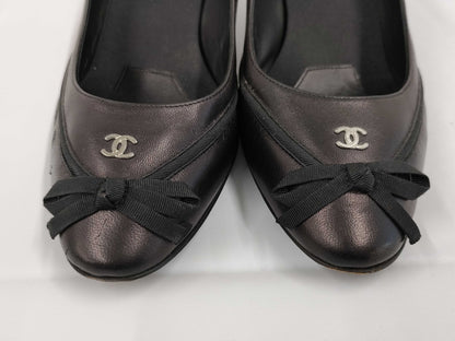 CHANEL Coco Mark Leather Pumps, Size 35C
