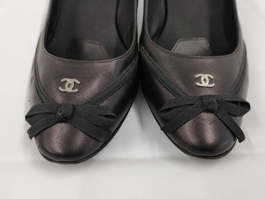 CHANEL Coco Mark Leather Pumps, Size 35C