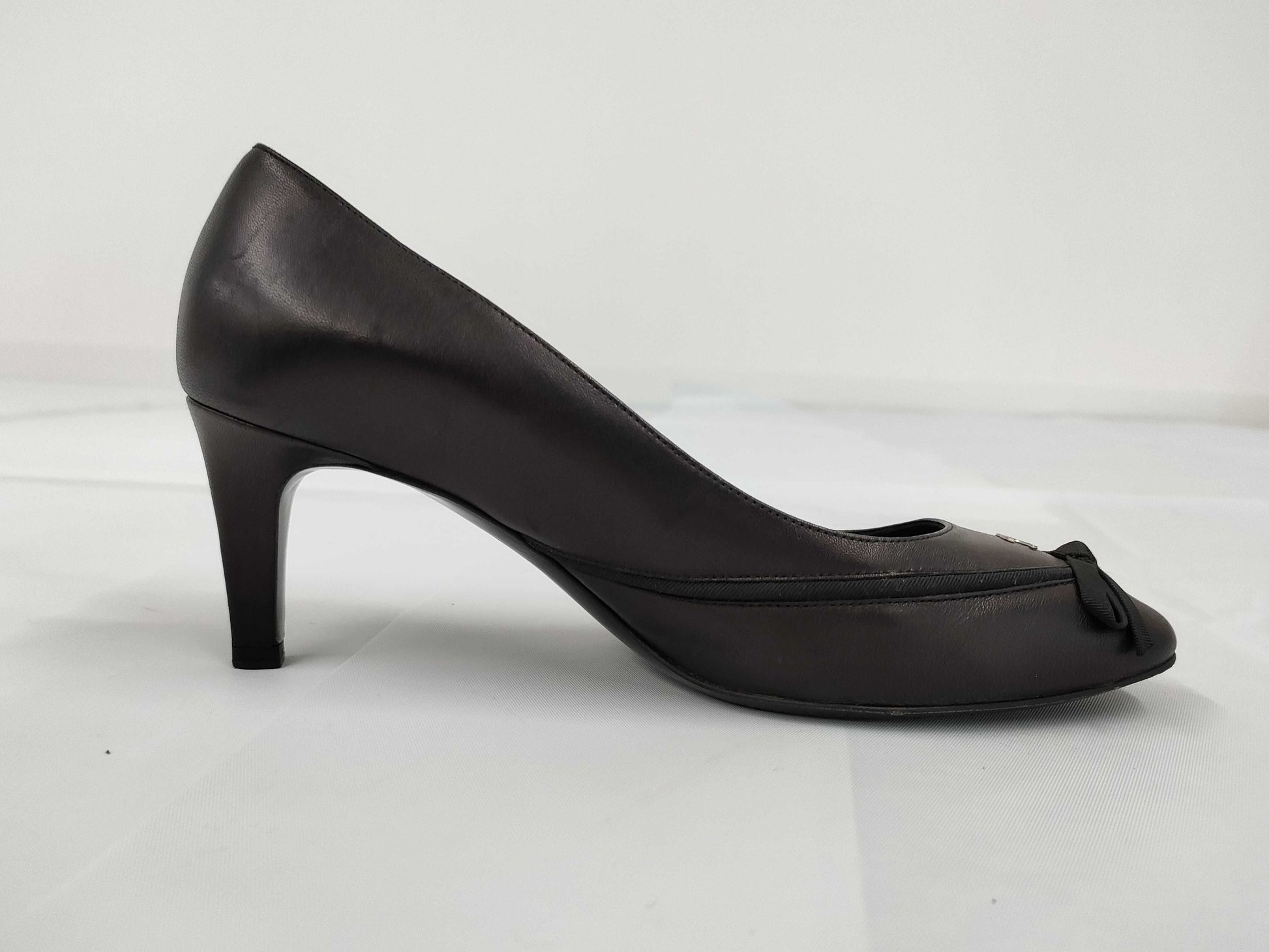 CHANEL Coco Mark Leather Pumps, Size 35C