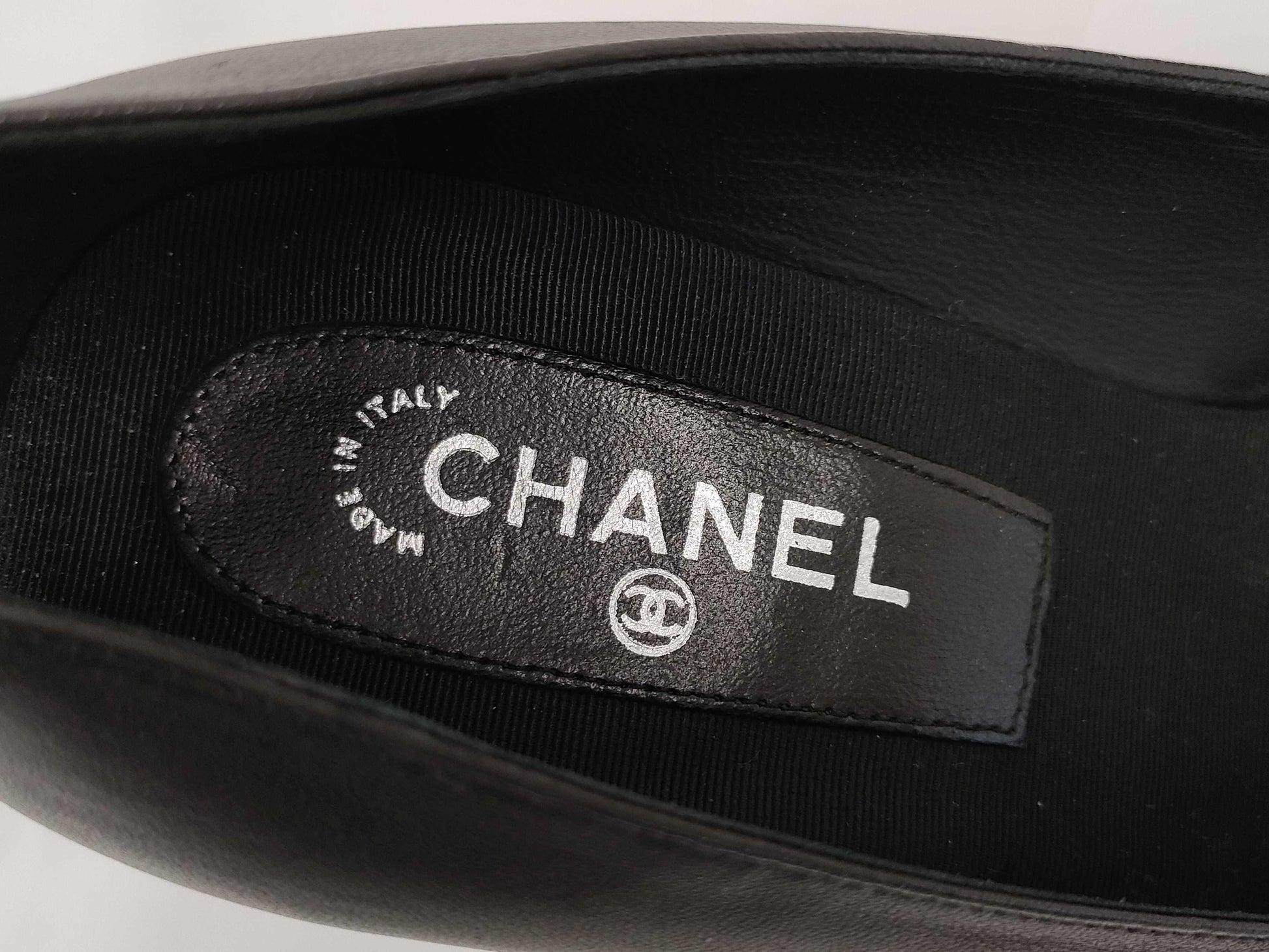 CHANEL Coco Mark Leather Pumps, Size 35C