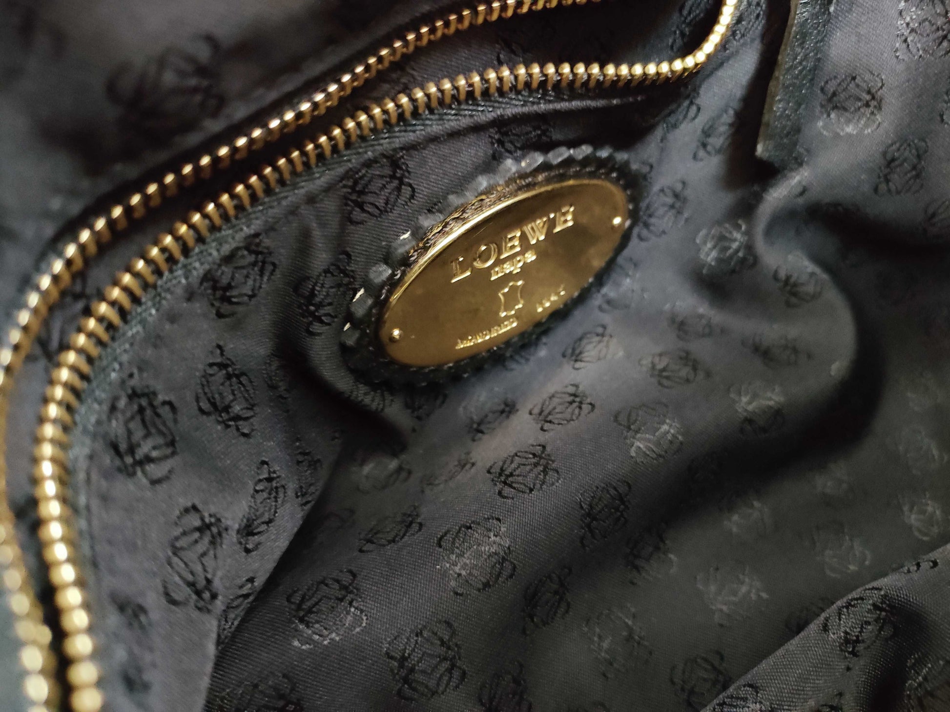LOEWE Viento Anagram Leather One-Shoulder Bag Tote Bag with Tassel, Black