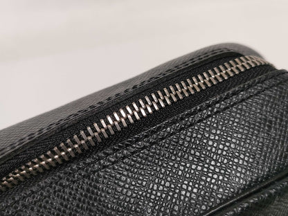 LOUIS VUITTON M30222 Taiga LOUISVUITTON Louis Vuitton Second Bag Taiga Black M30222 Pouch