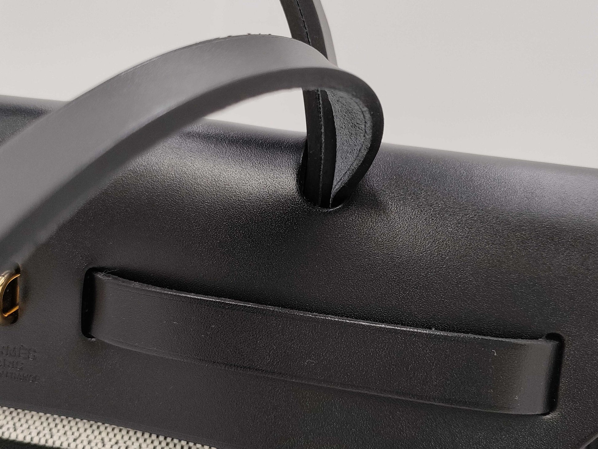HERMES Airbag Zip PM 31 Toile H Berline Vache Hunter Black K Stamp Bag