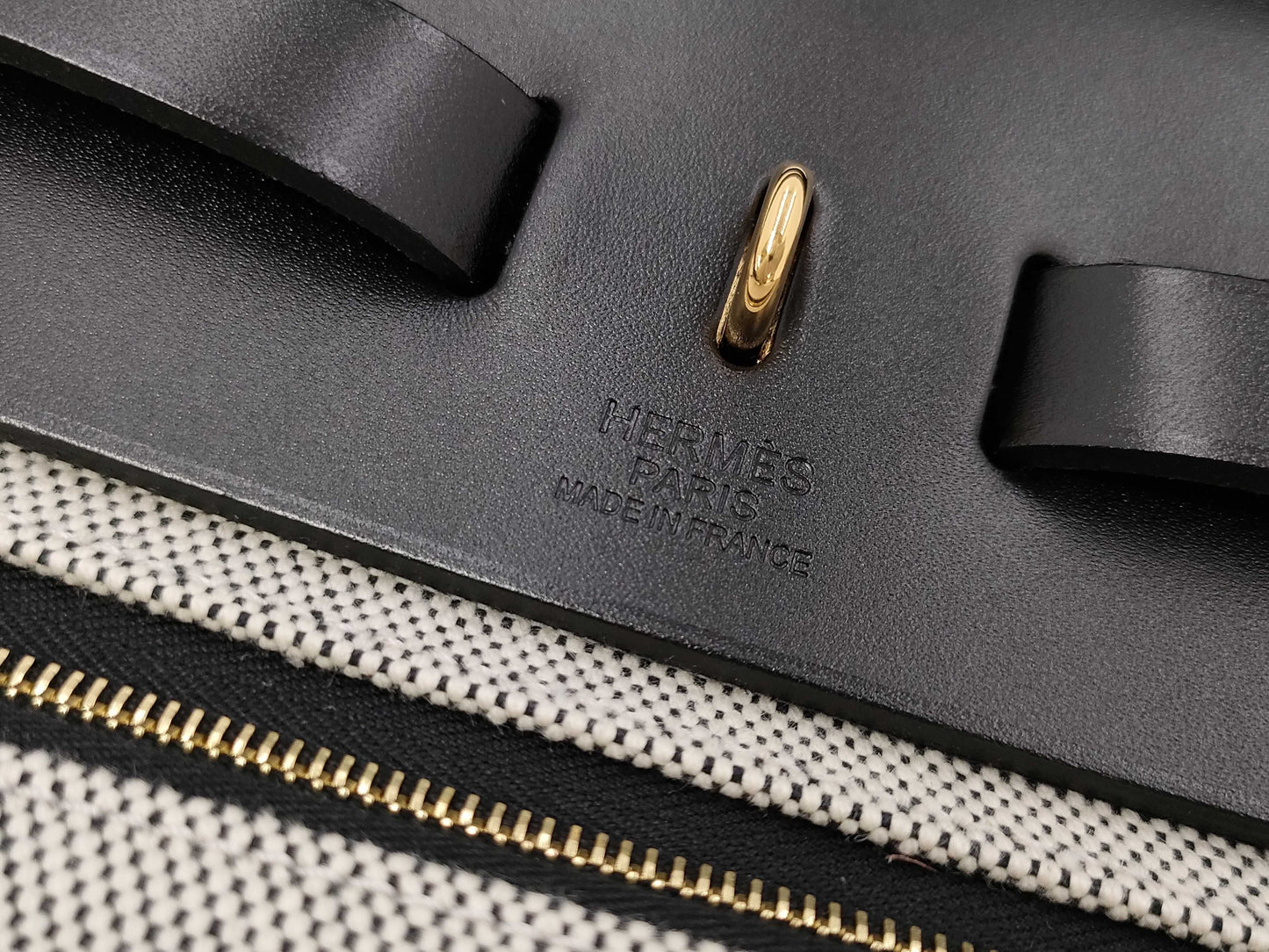 HERMES Airbag Zip PM 31 Toile H Berline Vache Hunter Black K Stamp Bag