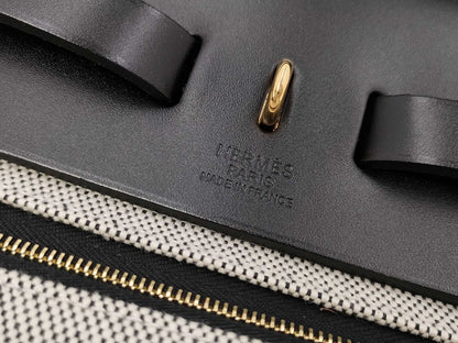 HERMES Airbag Zip PM 31 Toile H Berline Vache Hunter Black K Stamp Bag