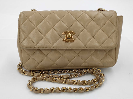 CHANEL Matelasse Shoulder Bag with Seal