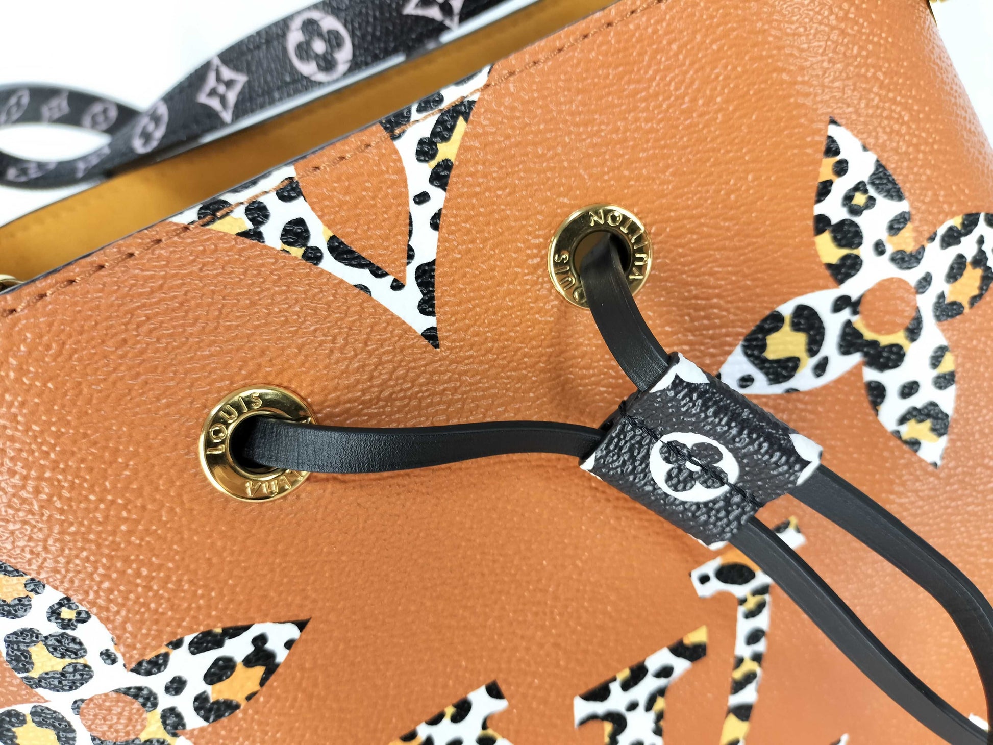 LOUIS VUITTON M44717 Monogram Louis Vuitton Monogram Jungle NeoNoe M44717 SP3189 Shoulder Bag