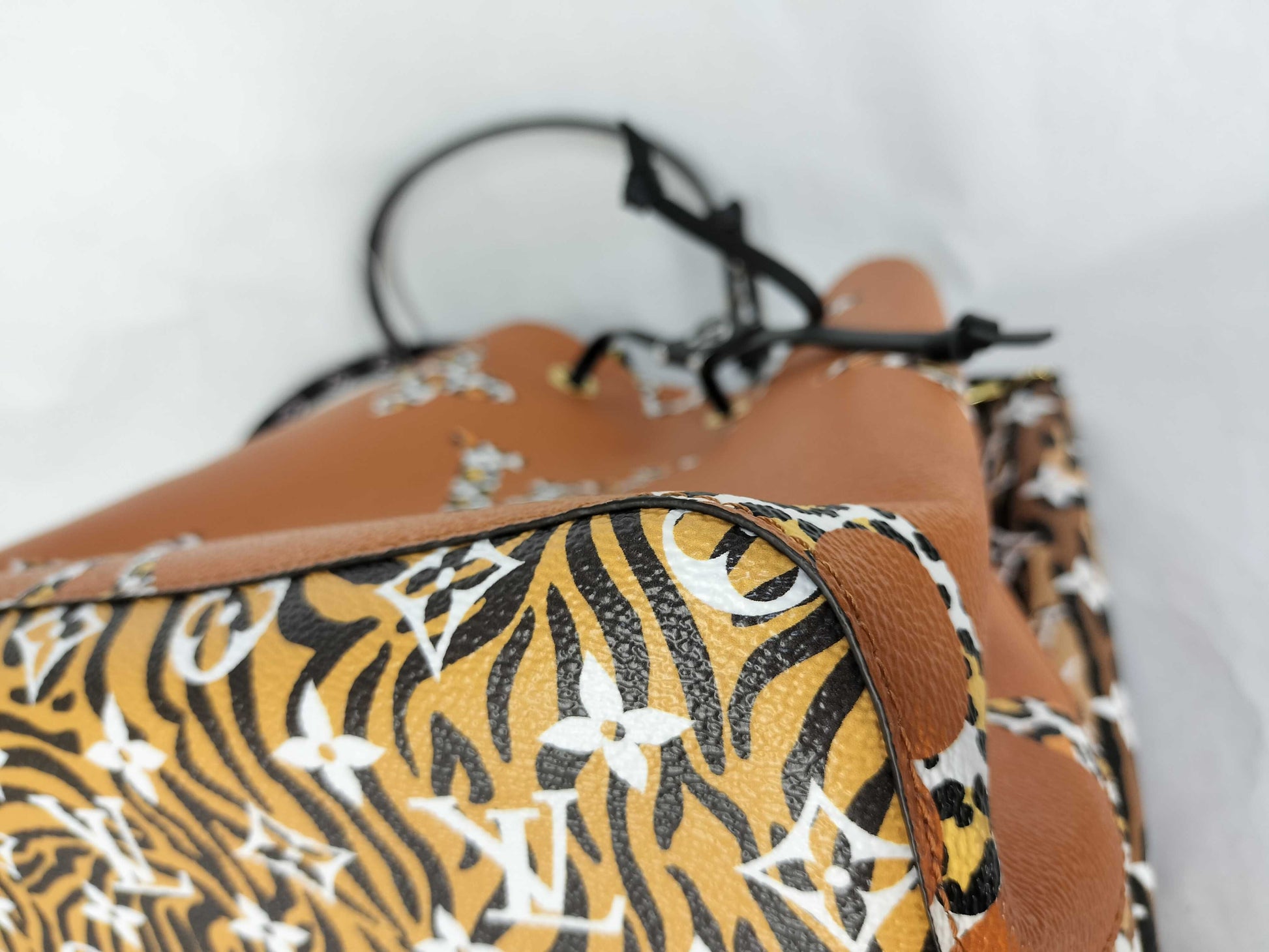 LOUIS VUITTON M44717 Monogram Louis Vuitton Monogram Jungle NeoNoe M44717 SP3189 Shoulder Bag