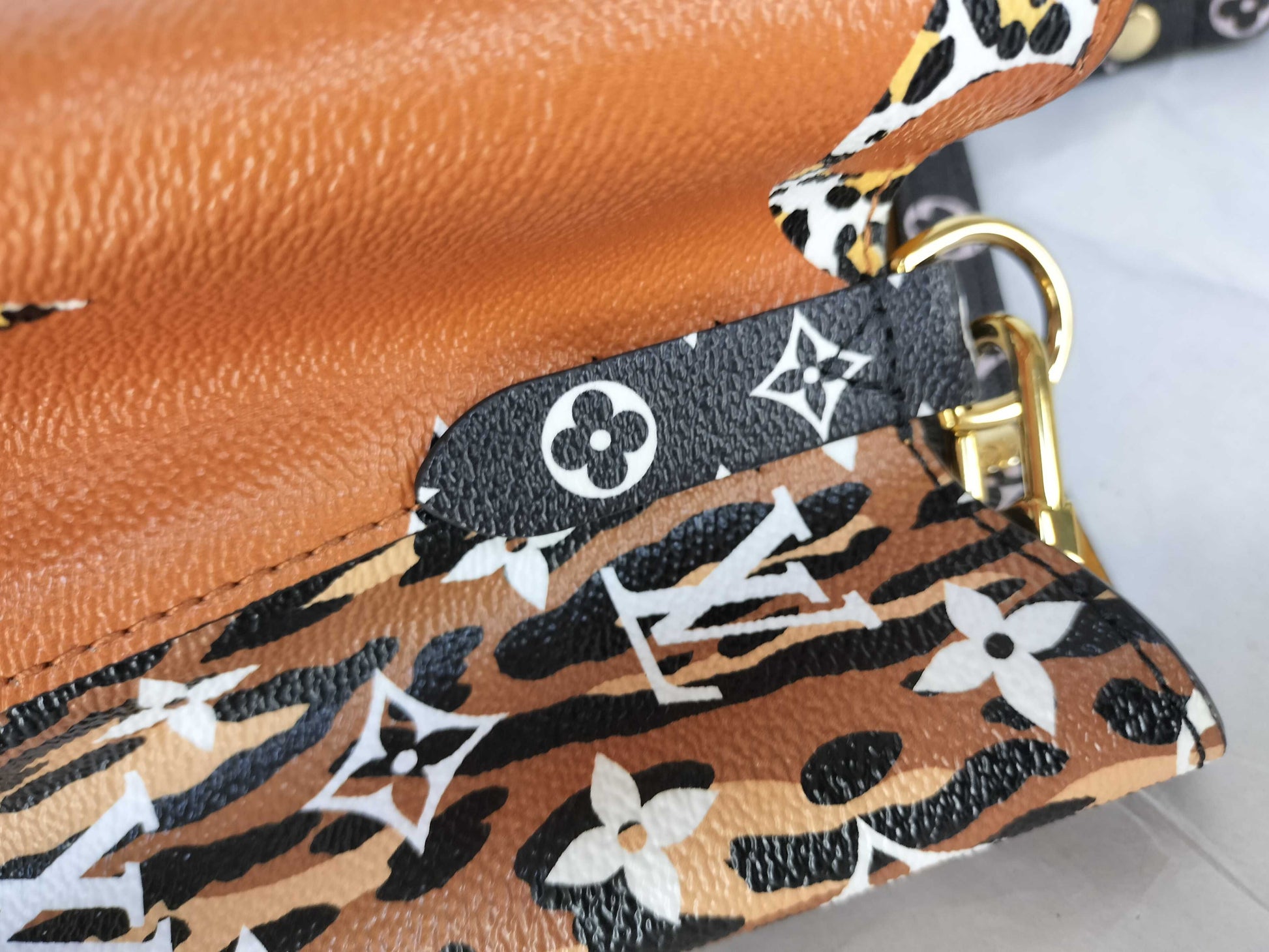 LOUIS VUITTON M44717 Monogram Louis Vuitton Monogram Jungle NeoNoe M44717 SP3189 Shoulder Bag