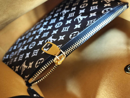 LOUIS VUITTON M44717 Monogram Louis Vuitton Monogram Jungle NeoNoe M44717 SP3189 Shoulder Bag