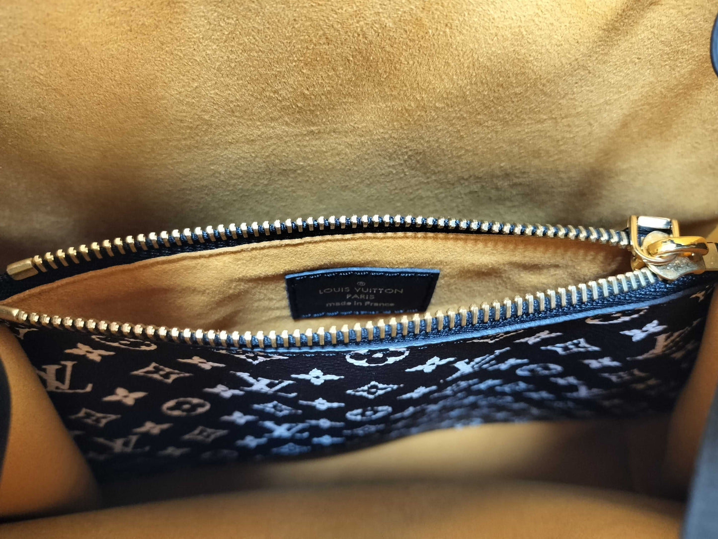 LOUIS VUITTON M44717 Monogram Louis Vuitton Monogram Jungle NeoNoe M44717 SP3189 Shoulder Bag