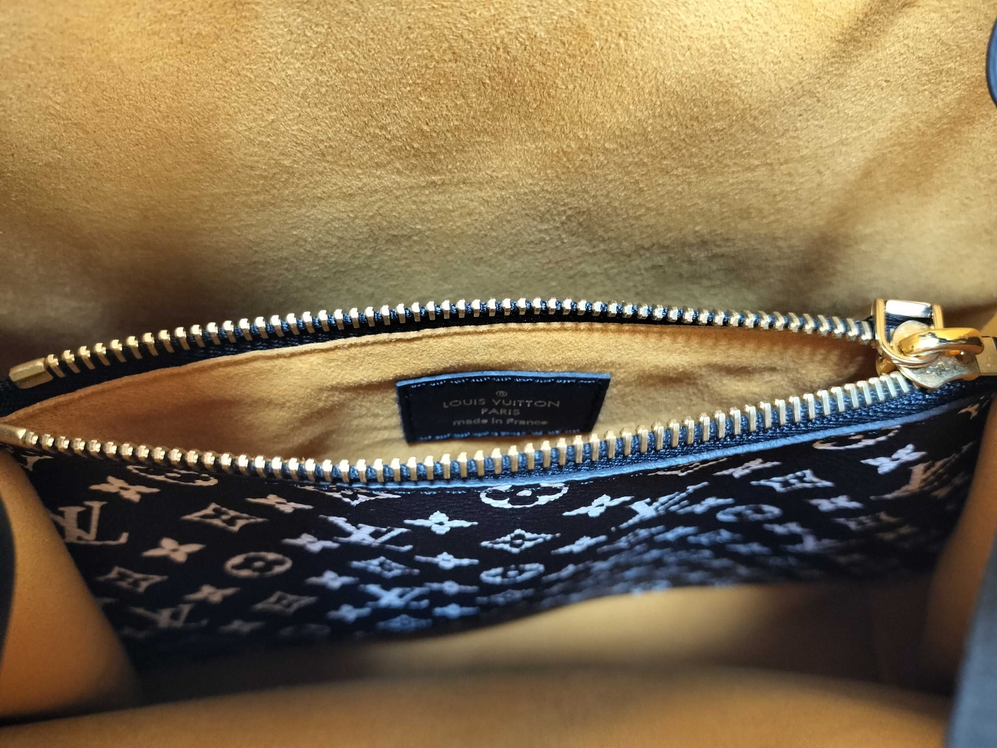 LOUIS VUITTON M44717 Monogram Louis Vuitton Monogram Jungle NeoNoe M44717 SP3189 Shoulder Bag
