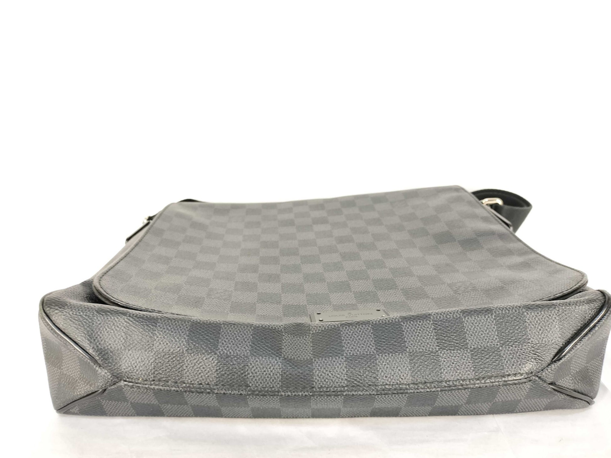 LOUIS VUITTON N41272 Damier Graphite LV Damier Graphite District MM N41272 Shoulder Bag