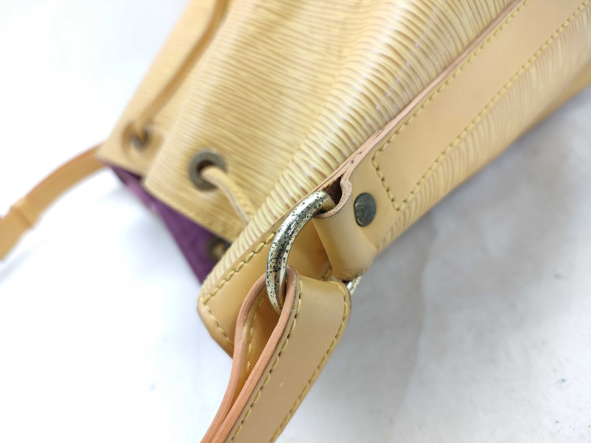 LOUIS VUITTON Epi LV Epi Noe M44009 SP0997 Shoulder Bag