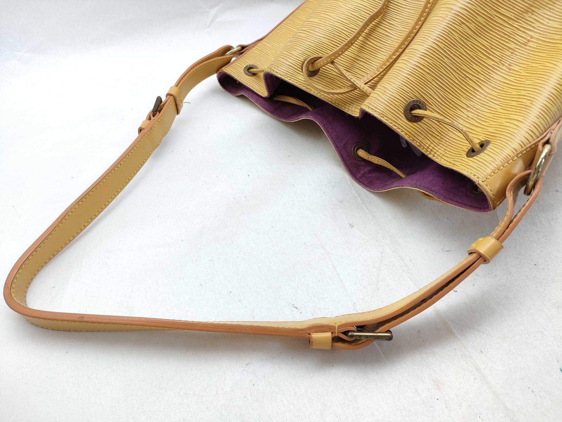 LOUIS VUITTON Epi LV Epi Noe M44009 SP0997 Shoulder Bag