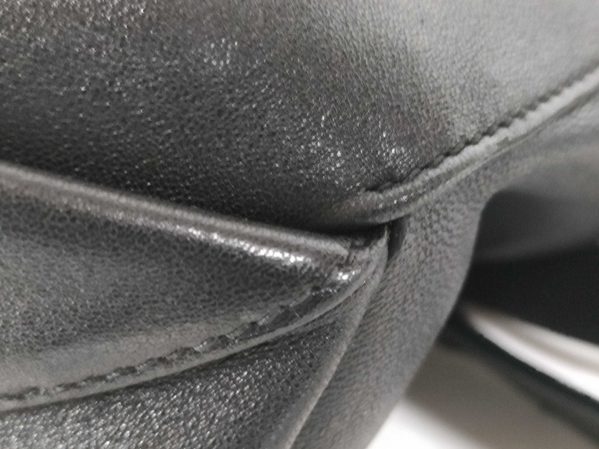 SAINT LAURENT 583328 Drawstring Shoulder Bag in Black Leather