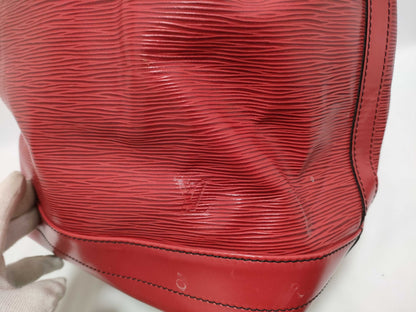LOUIS VUITTON M5900E Epi Noe Drawstring Shoulder Bag in Castilian Red