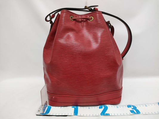 LOUIS VUITTON M5900E Epi Noe Drawstring Shoulder Bag in Castilian Red