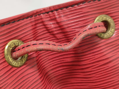 LOUIS VUITTON M5900E Epi Noe Drawstring Shoulder Bag in Castilian Red